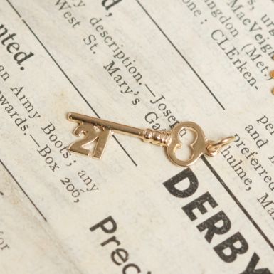 Pre-Owned Vintage 1961 9ct Yellow Gold Age 21 Key Charm
